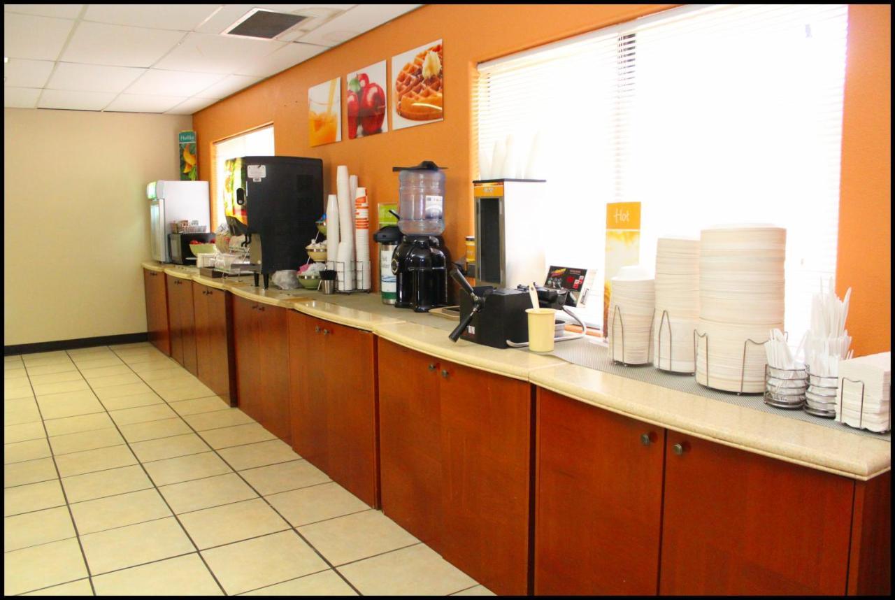 Ramada By Wyndham Tucson Airport Hotel Drexel Heights Exterior photo