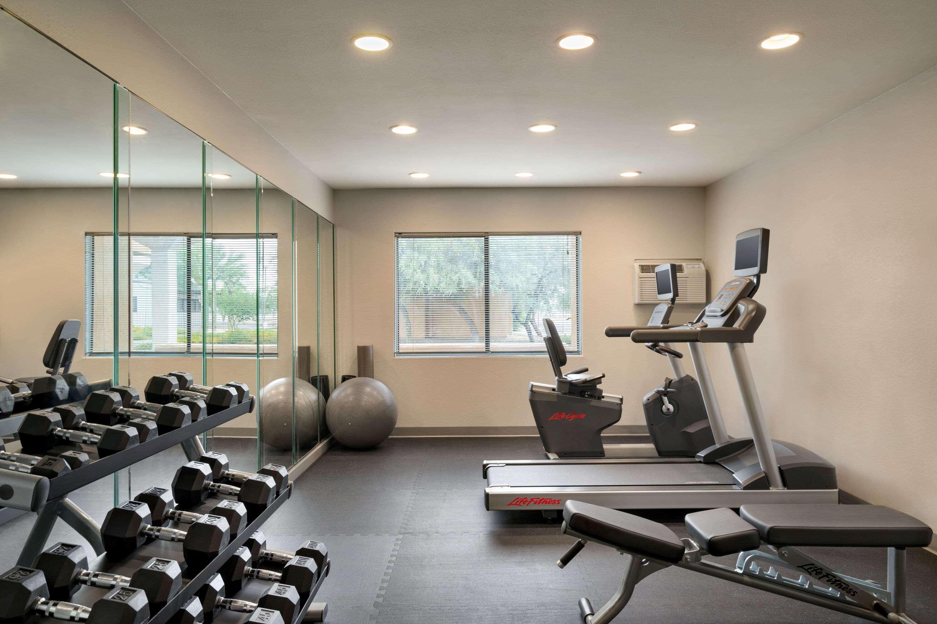 Ramada By Wyndham Tucson Airport Hotel Drexel Heights Exterior photo