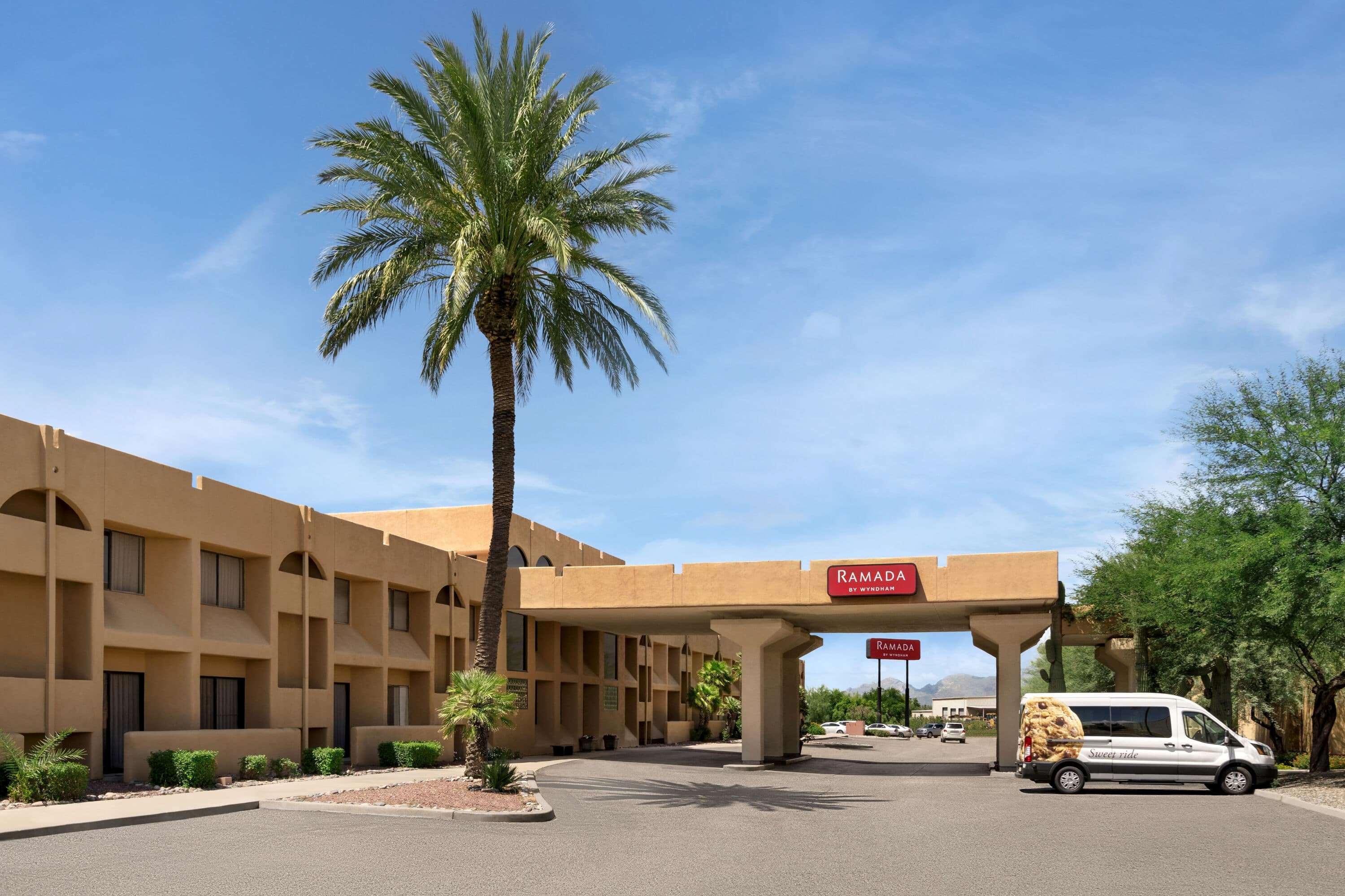 Ramada By Wyndham Tucson Airport Hotel Drexel Heights Exterior photo